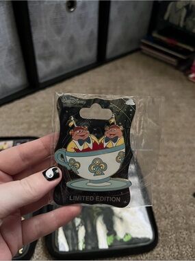 Disney Imagineering Tweedle Dee and Tweedle Dum in Teacup Pin LE 250